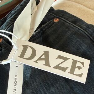 DAZE Women’s High-Rise Jeans in Washed Black